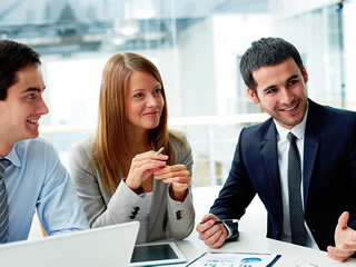 Discutie in companie